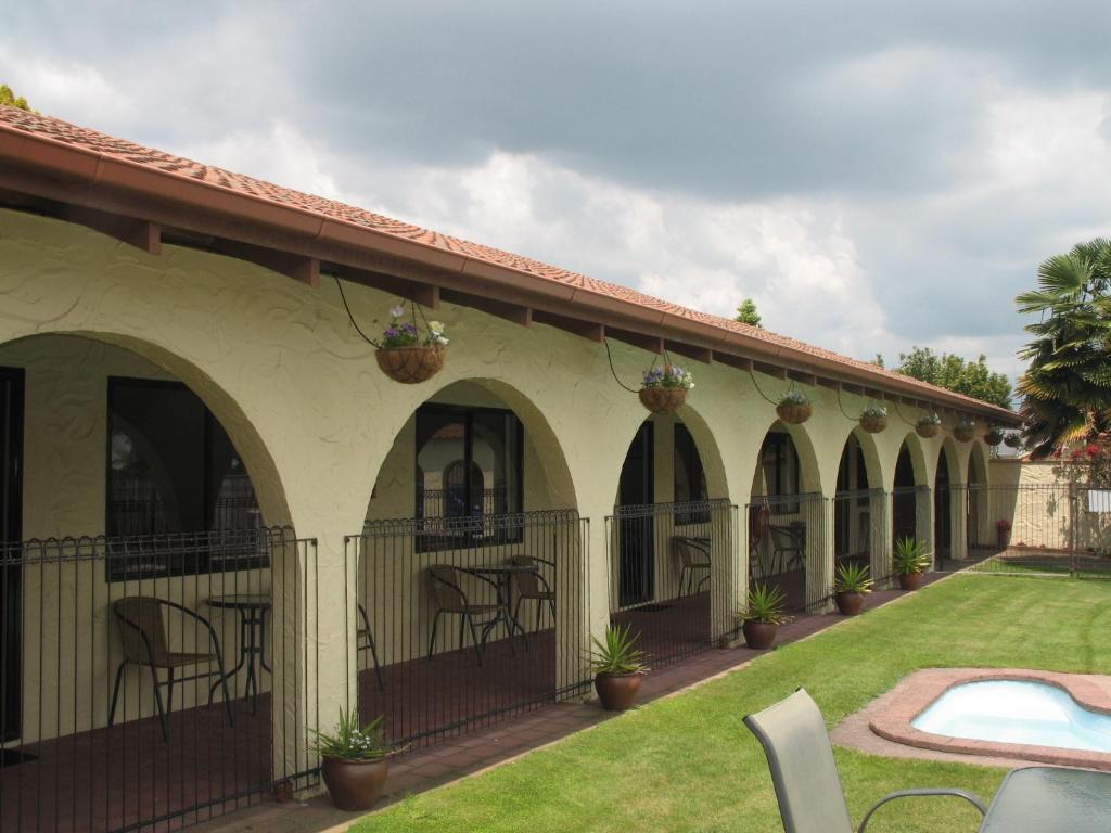 Captains Quarters Motor Inn Cambridge Exterior photo